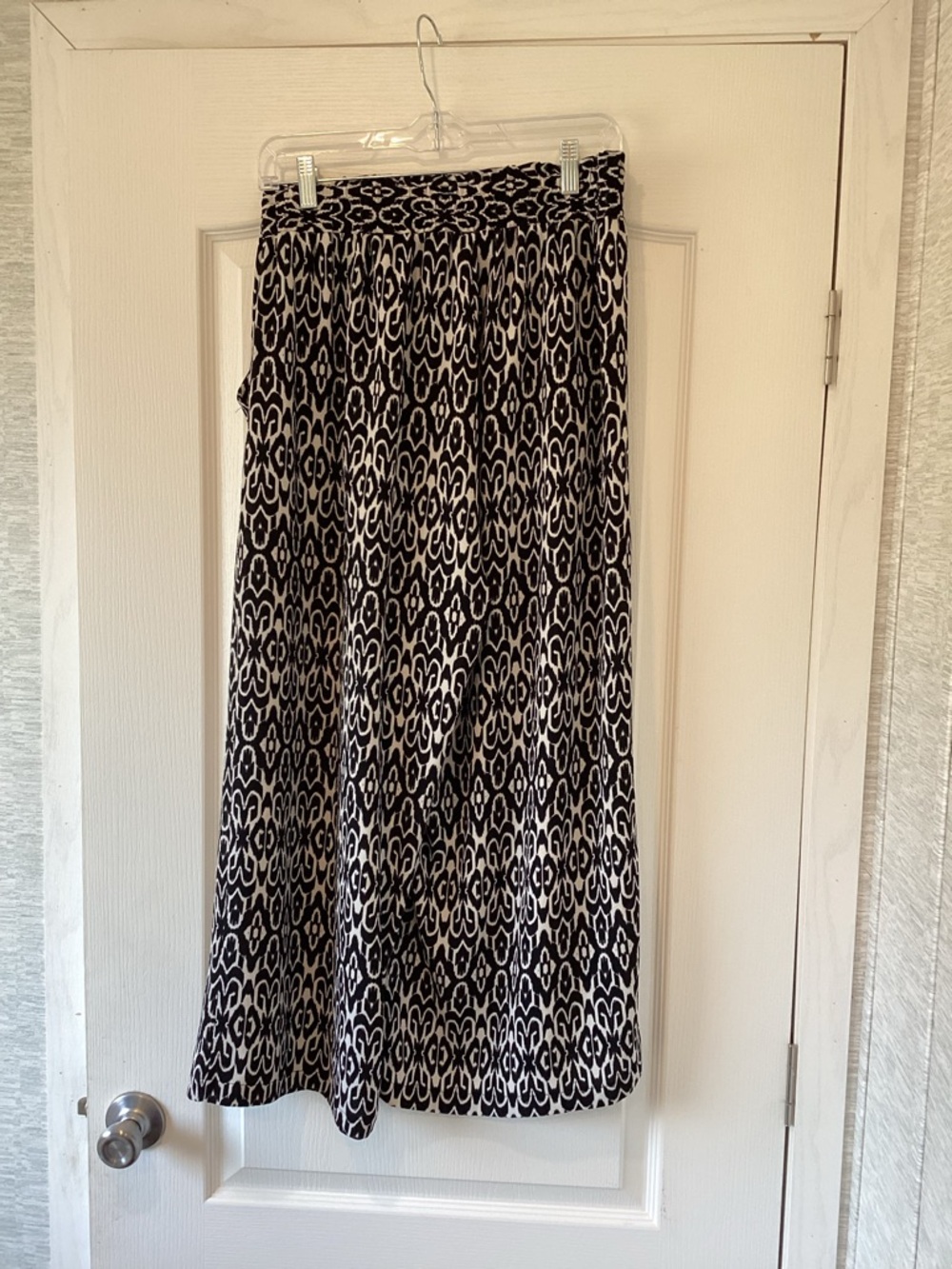 Rose & Olive Black and White flowy pants 1XL EUC